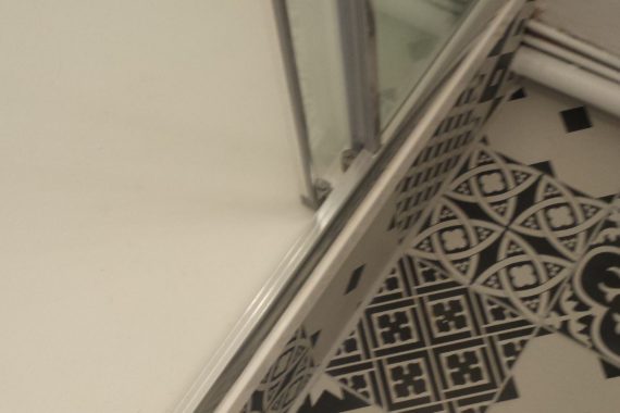 Nouvelle salle d'eau avec carreaux de ciment