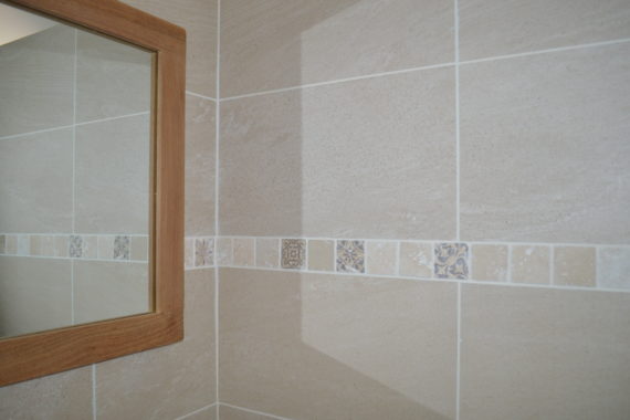Pose de carrelage et faïence dans une salle de bain